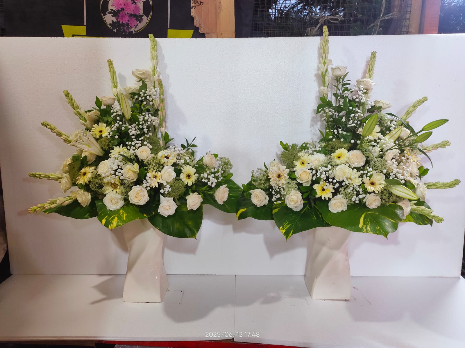 Rangkaian Bunga Meja - Mahkota Florist Bogor